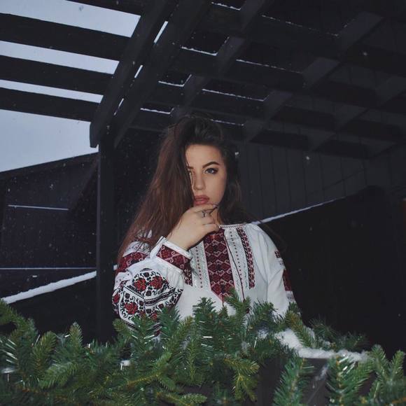 Meet the Posher Other - Meet your Posher, Mia